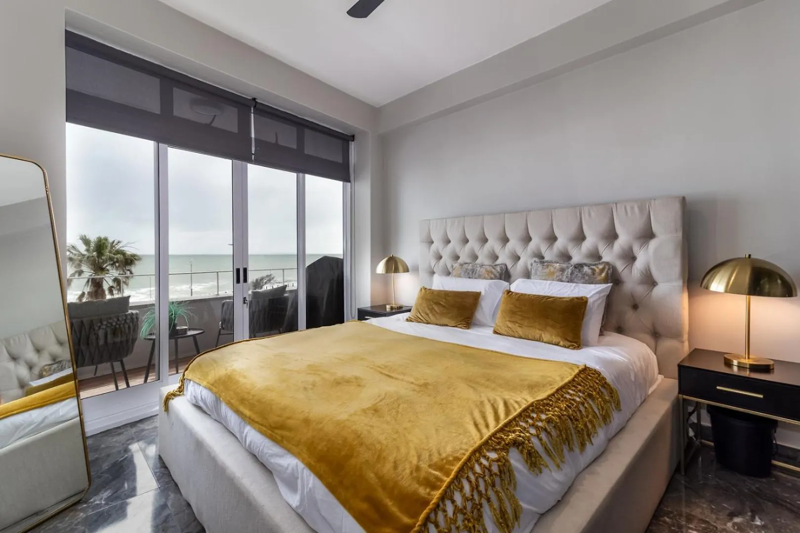 Luxurious Seaside Apartment, Seapoint 202 Shoreham Cape Town Apartment